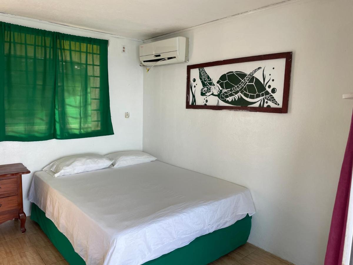 The Wave Hostel Corn Island Brig Bay 外观 照片