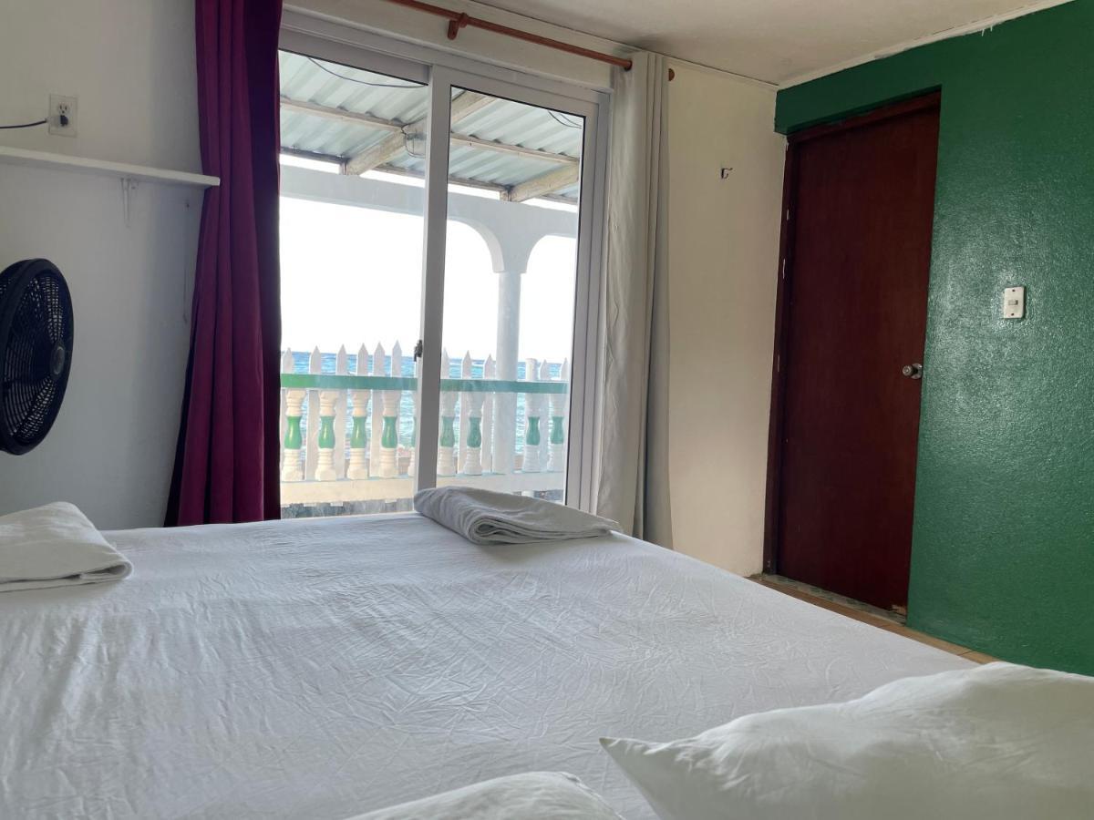 The Wave Hostel Corn Island Brig Bay 外观 照片